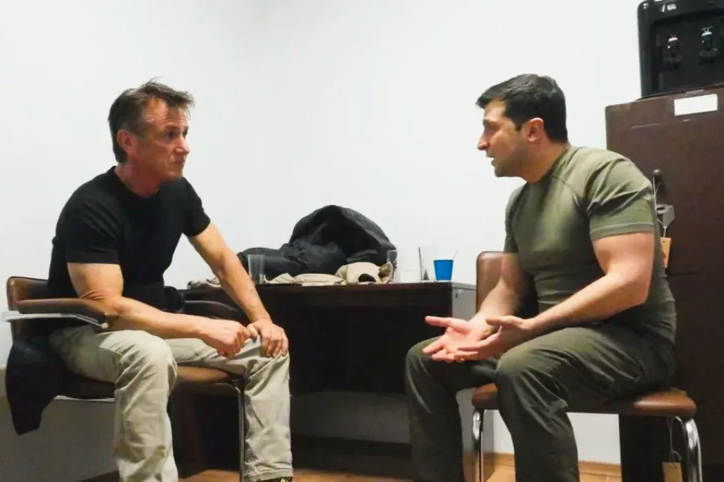 Sean Penn megmutatja a világnak Ukrajnát, de közben jó sokszor saját magát is