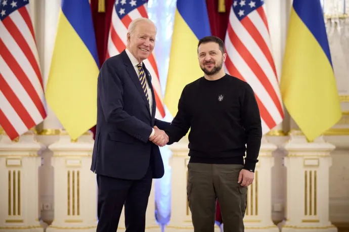 Biden és Zelenszkij a kijevi elnöki palotában – Fotó: Ukrainian Presidential Press Service/Handout via REUTERS