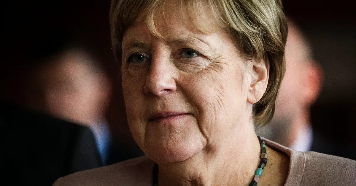 Trump védelmi minisztere mellett Angela Merkelt is felhívták az orosz telefonbetyárok