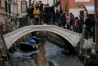 Több csatorna is szinte teljesen kiszáradt Velencében