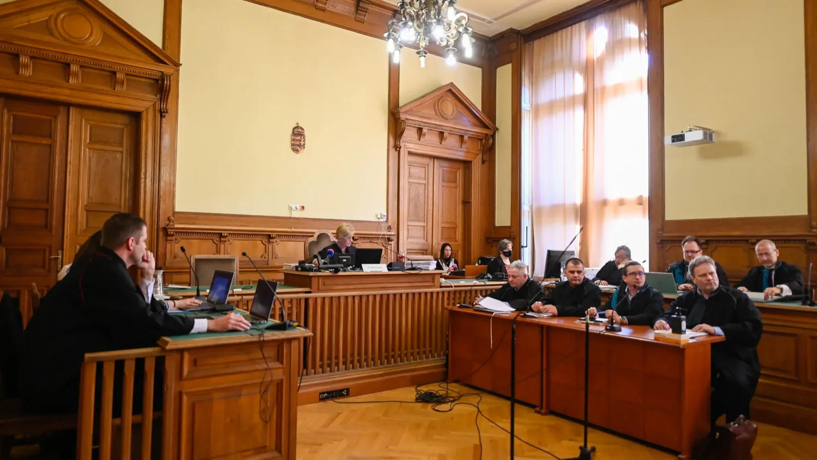 Már három végrehajtó ismerte el, hogy Schadl György pénzért cserébe segítette őket pozícióba
