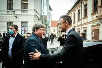 Szijjártó Péter lett Győr díszpolgára, Borkairól végül nem is szavaztak