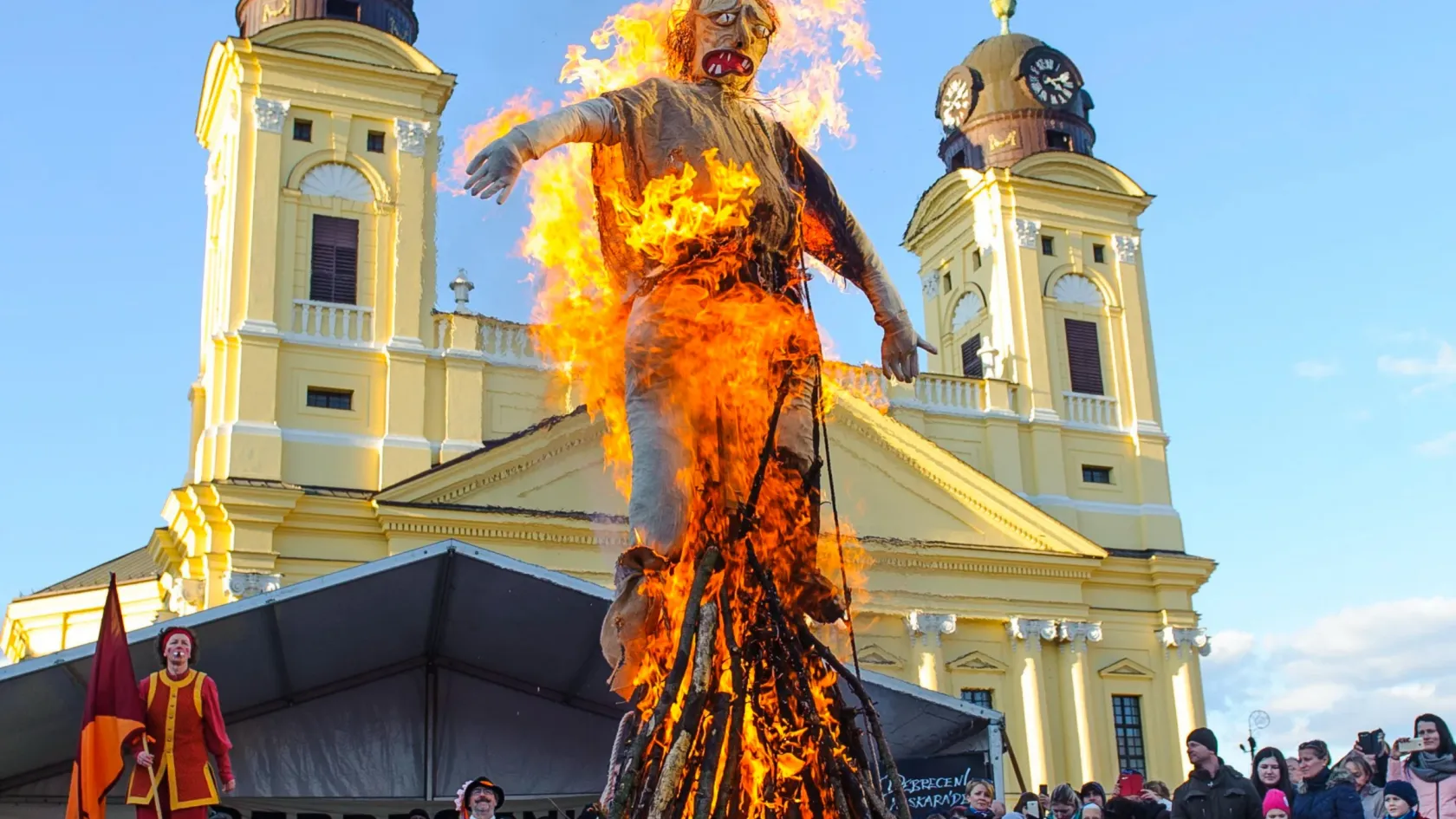 A Fiatal Családosok Klubja szerint nem illik már farsangolgatni nagyböjti időszakban, szabályozni kellene