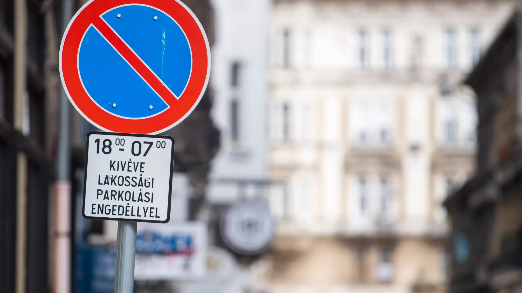 Csak „finomhangolást” követően döntenek a lakossági parkolásról Budán