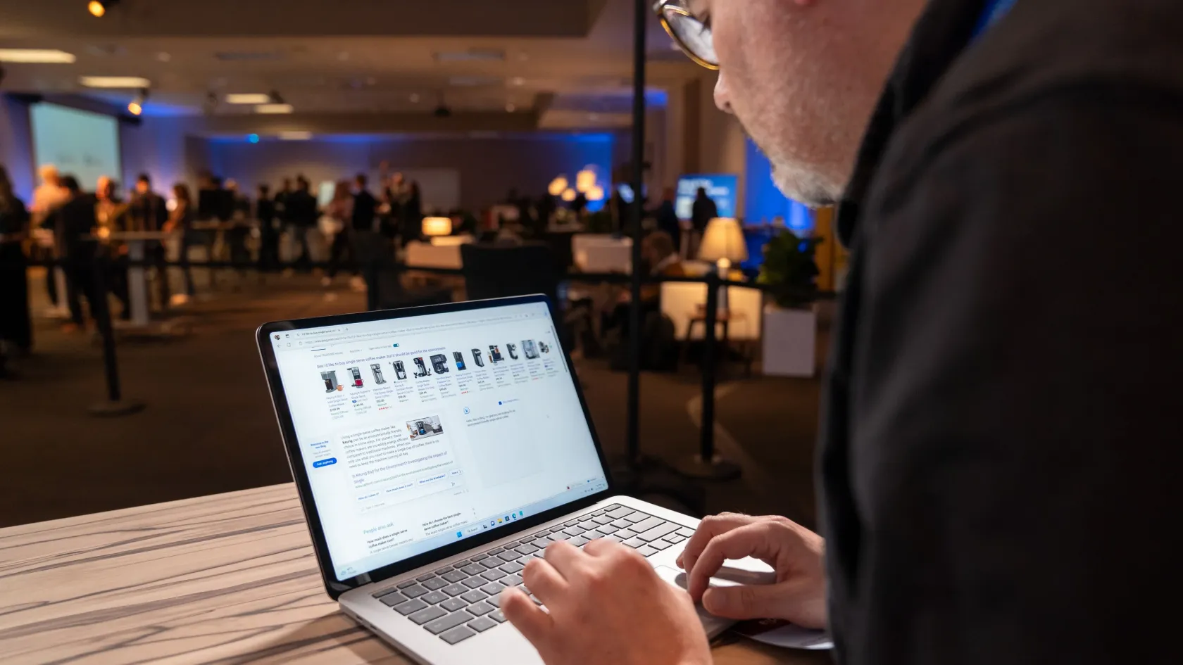 És akkor fél órán át győzködtem a jövő keresőmotorját, hogy nincs Balogh Zsolt nevű kollégám