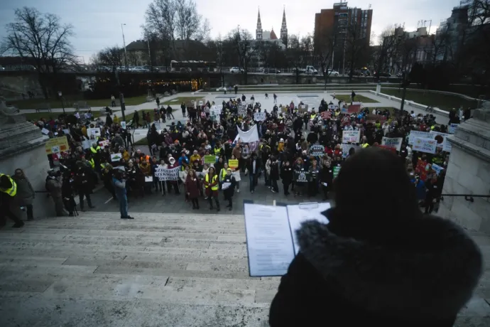 „Hivatástudatból nem lehet megélni” – az óvodapedagógia helyzete miatt tüntettek Szegeden