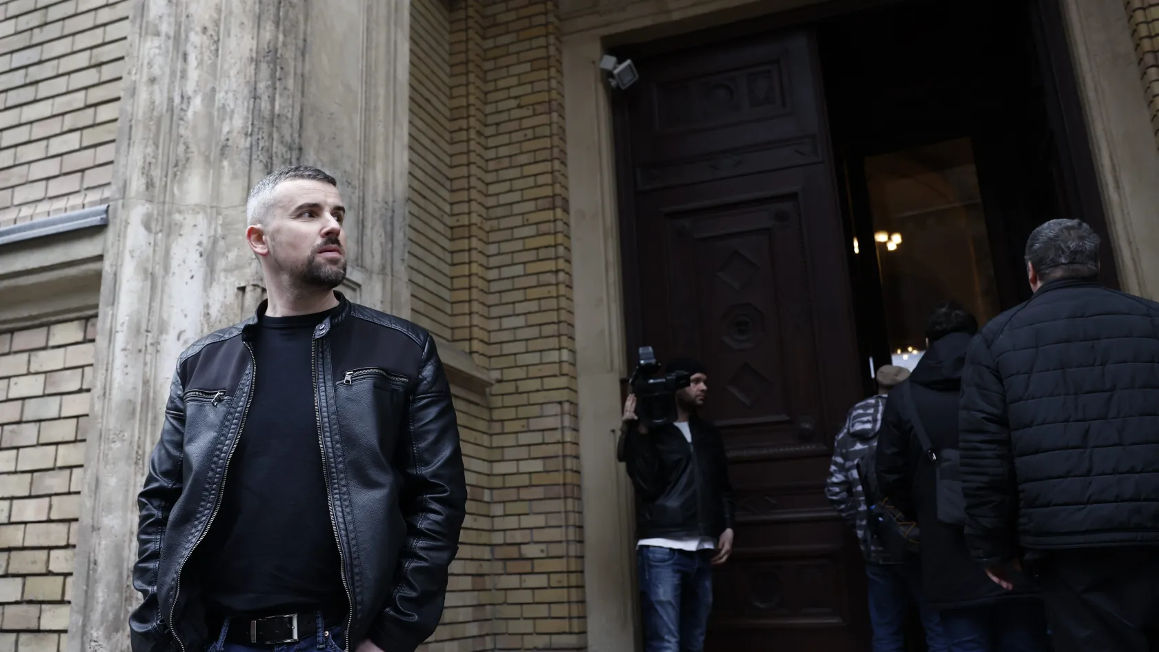 Jakab, Jámbor és a Momentum politikusai is Völnerre várnak a bíróságon