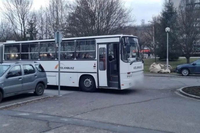 Késsel fenyegette a buszsofőrt az ittas utas, a sofőr meg sem állt az ózdi rendőrkapitányságig
