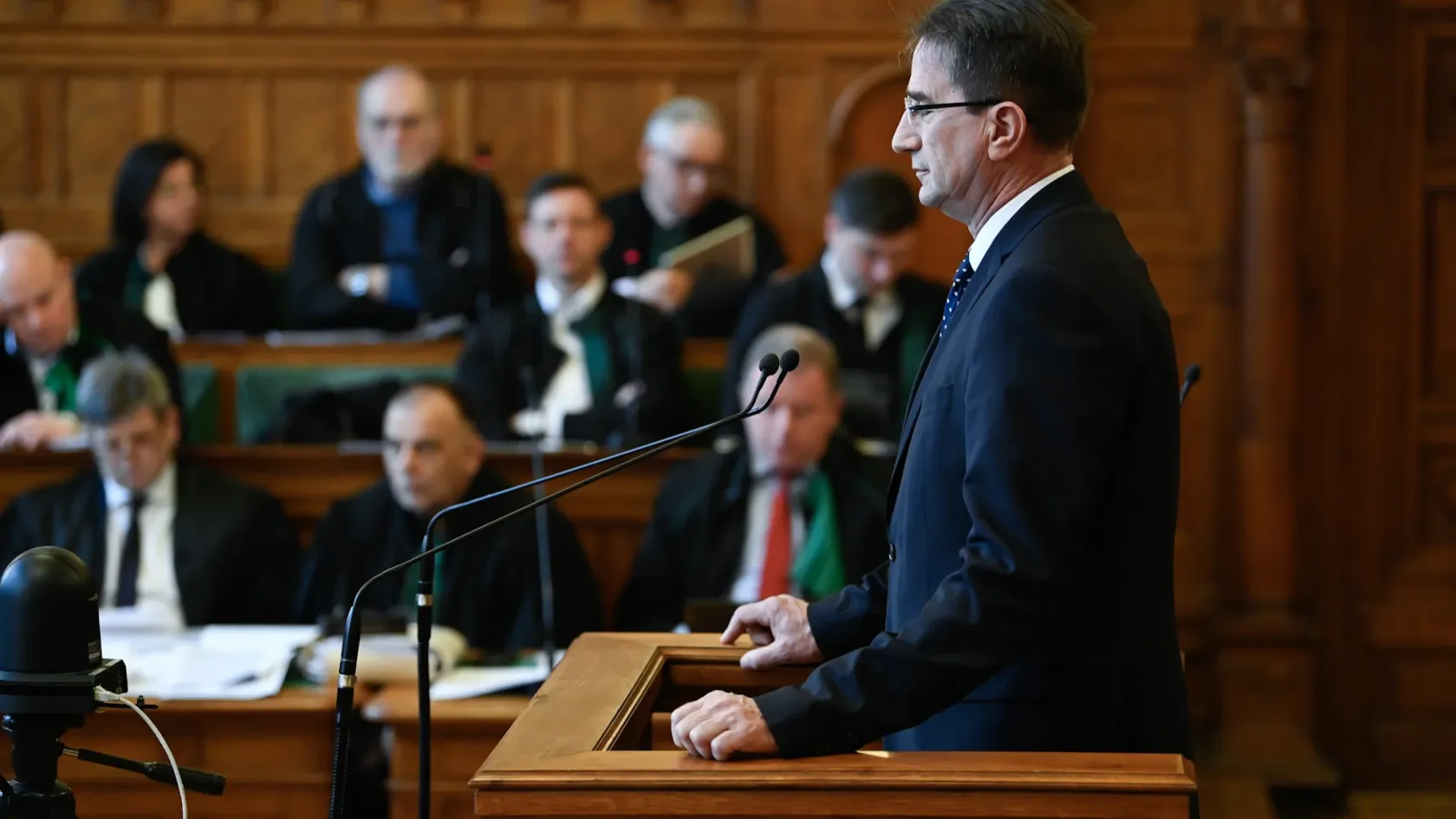 Varga Judit mellett két volt minisztert és több államtitkárt hallgatna meg tanúként Völner ügyvédje. Kik ők, és mi közük Schadlhöz?