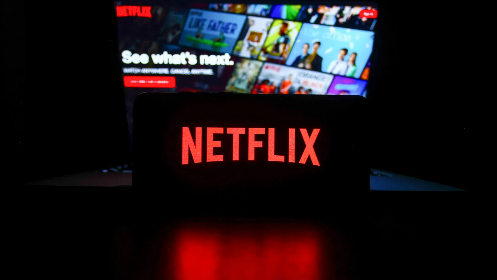 Több mint harminc országban csökkentette az előfizetési díjakat a Netflix
