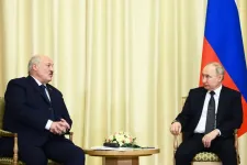 Elemzők szerint Moszkva ukránnak beállított, „hamis zászlós akciókkal” rángathatja bele Belaruszt a háborúba