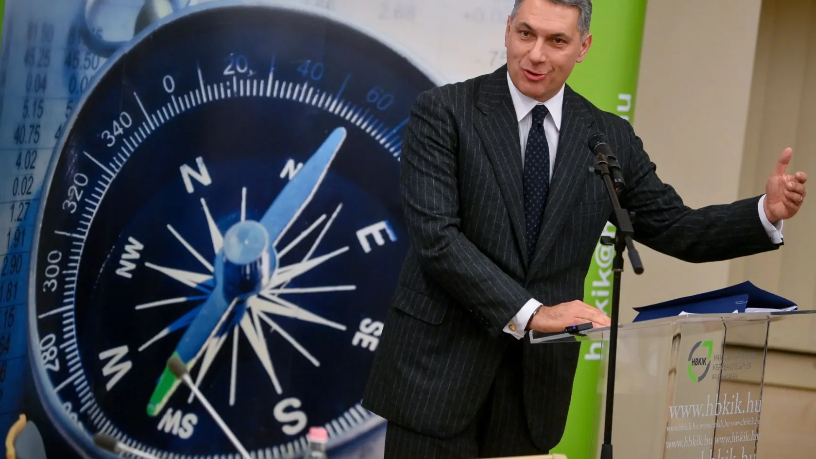 Szaván fogtuk Lázárt, elkértük a listáját, nagy nehezen ki is adta
