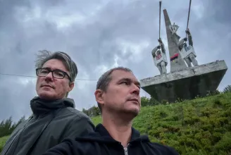 Elképesztő látni, mennyi parcellával nőtt a temető – Kijevből jelentkeztek be a Telex háborús tudósítói