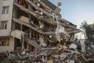 Már közel 200 embert, főként építési vállalkozókat vettek őrizetbe Törökországban a földrengés után
