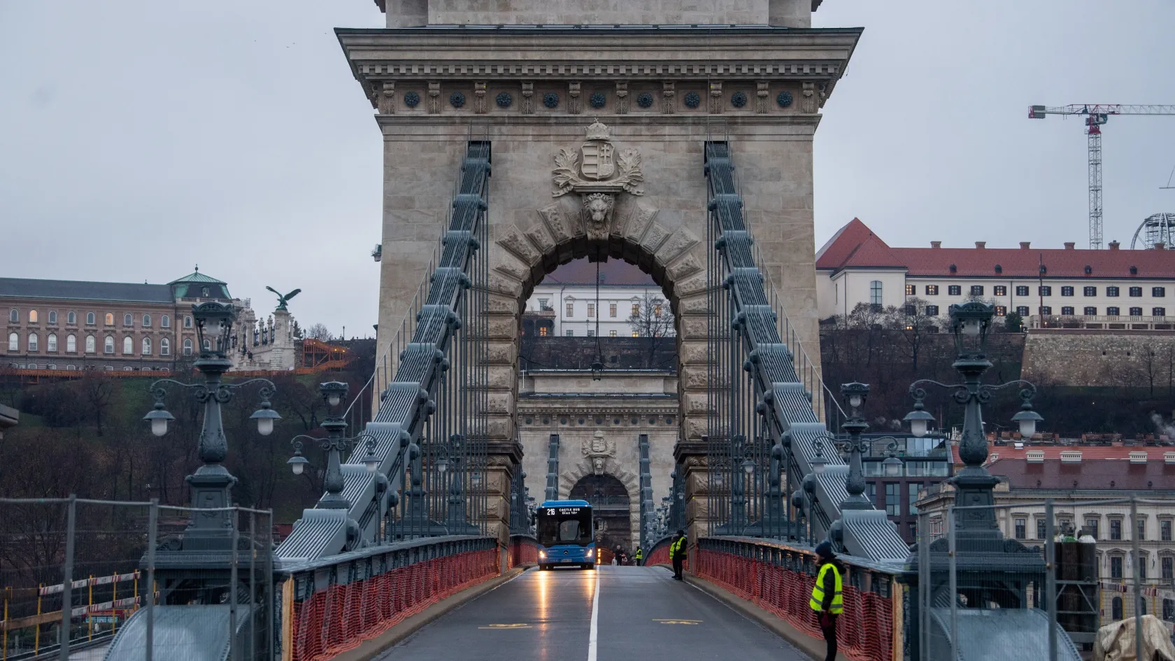 Hamarosan több busz közlekedik majd a Lánchídon