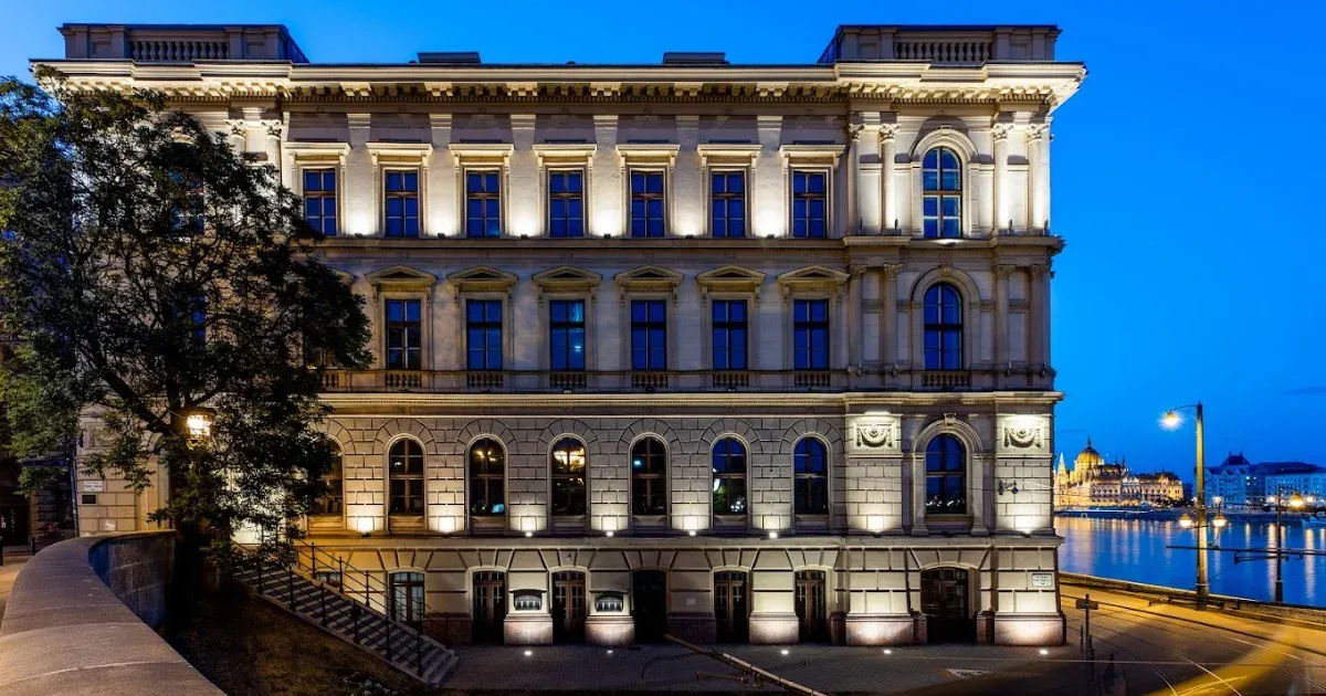El banco de espionaje ruso con sede en Budapest, cuyo segundo mayor propietario es Hungría, se encuentra en una situación crítica