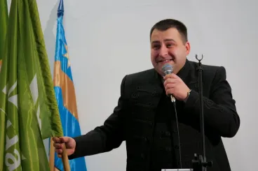 Elítélték a kiskorúak elleni szexuális bűncselekményekkel vádolt székelyföldi zenészt, aki a Mi Hazánk rendezvényén lépett fel