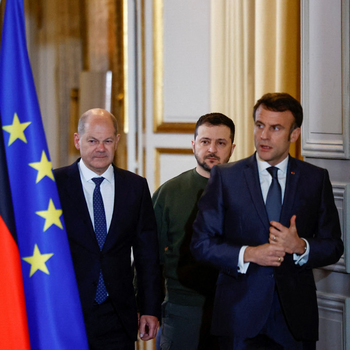 A kínai békejavaslat az oroszoknak passzol, de előbb-utóbb Európa is tárgyalóasztalhoz ültetné Zelenszkijt