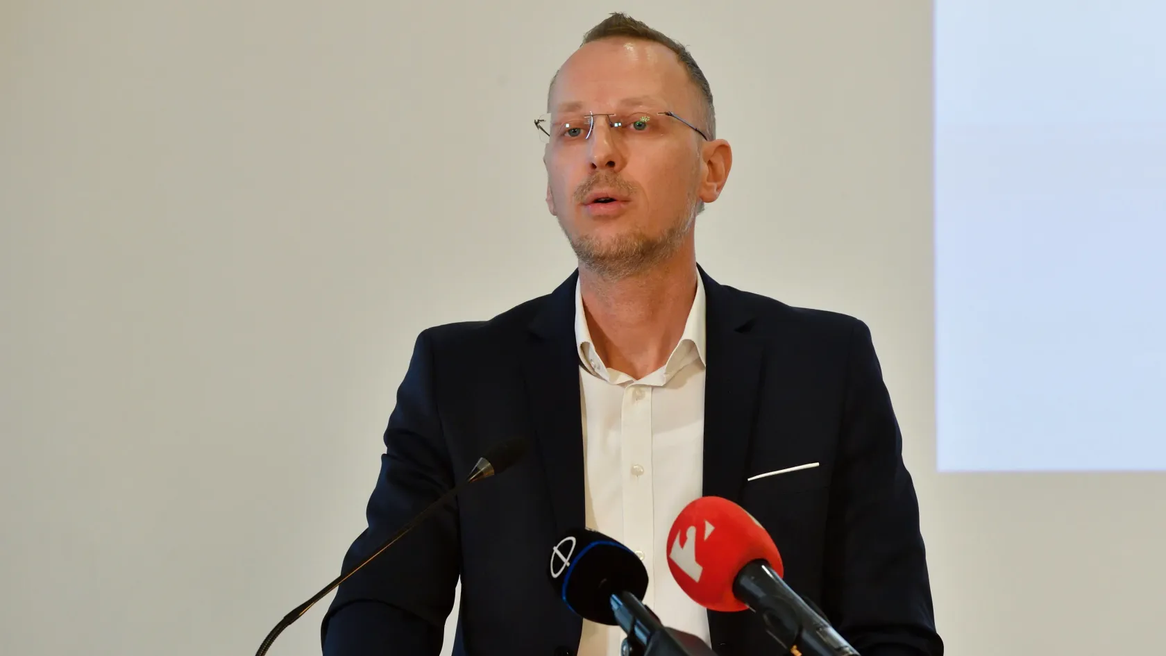Orbán felmentett két egészségügyi helyettes államtitkárt