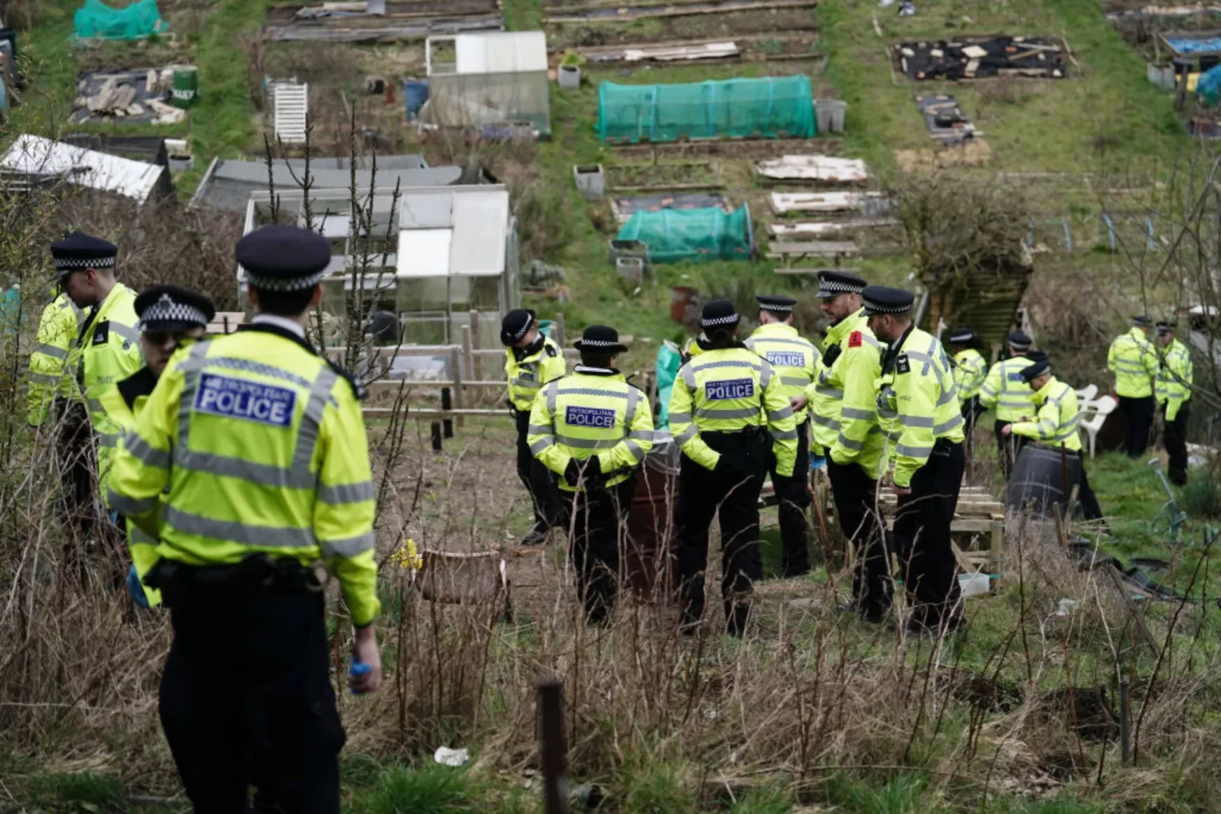 Több mint kétszáz rendőr keres egy eltűnt csecsemőt Brightonban