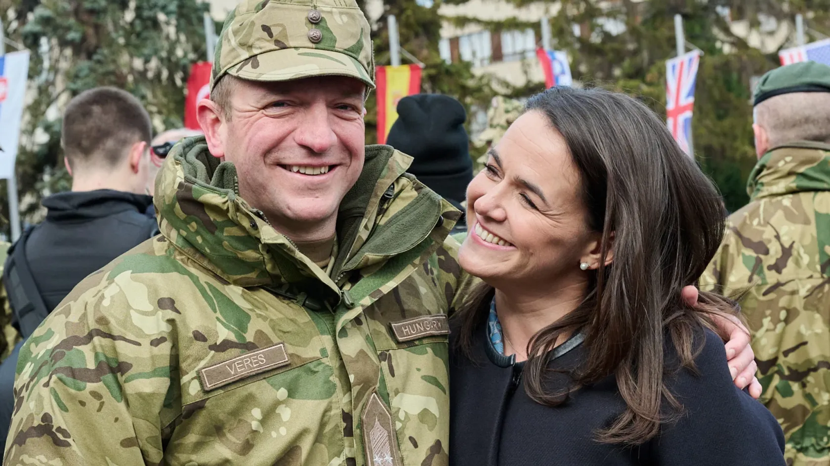 Novák Katalin férje mindössze 5 hét kiképzéssel alezredes lett, a Honvédség szerint ez így van jól