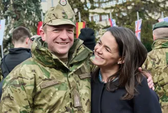 Novák Katalin férje mindössze öt hét kiképzéssel alezredes lett, a honvédség szerint ez így van jól
