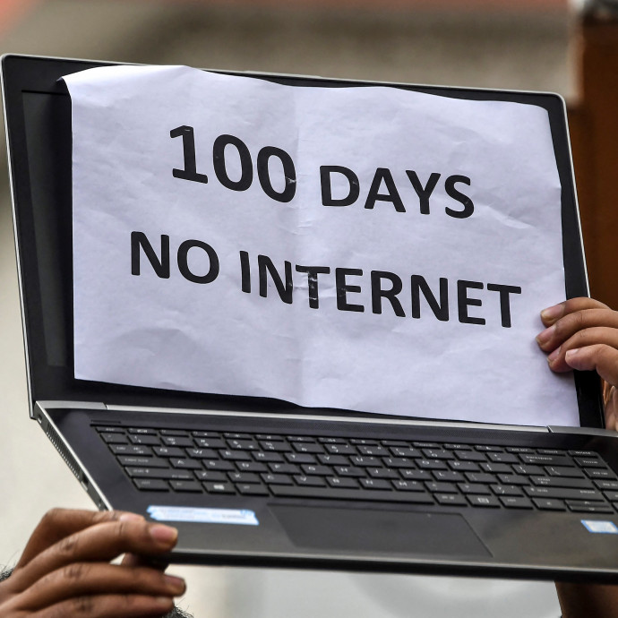 Egyre több ország vezetése dönt időnként az internet lekapcsolása mellett