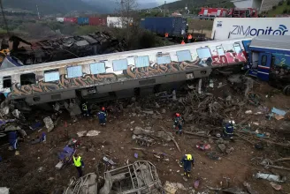 Súlyos vonatbaleset Görögországban, legalább 40 halott