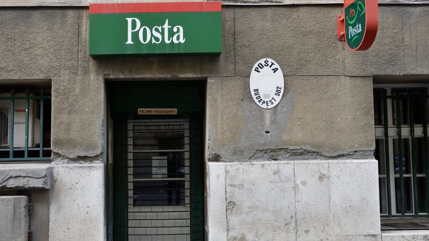 A postai dolgozók szakszervezetei a médiával egyszerre tudták meg a csoportos leépítést