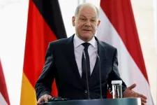 Scholz: Németország növelni fogja a lőszergyártást
