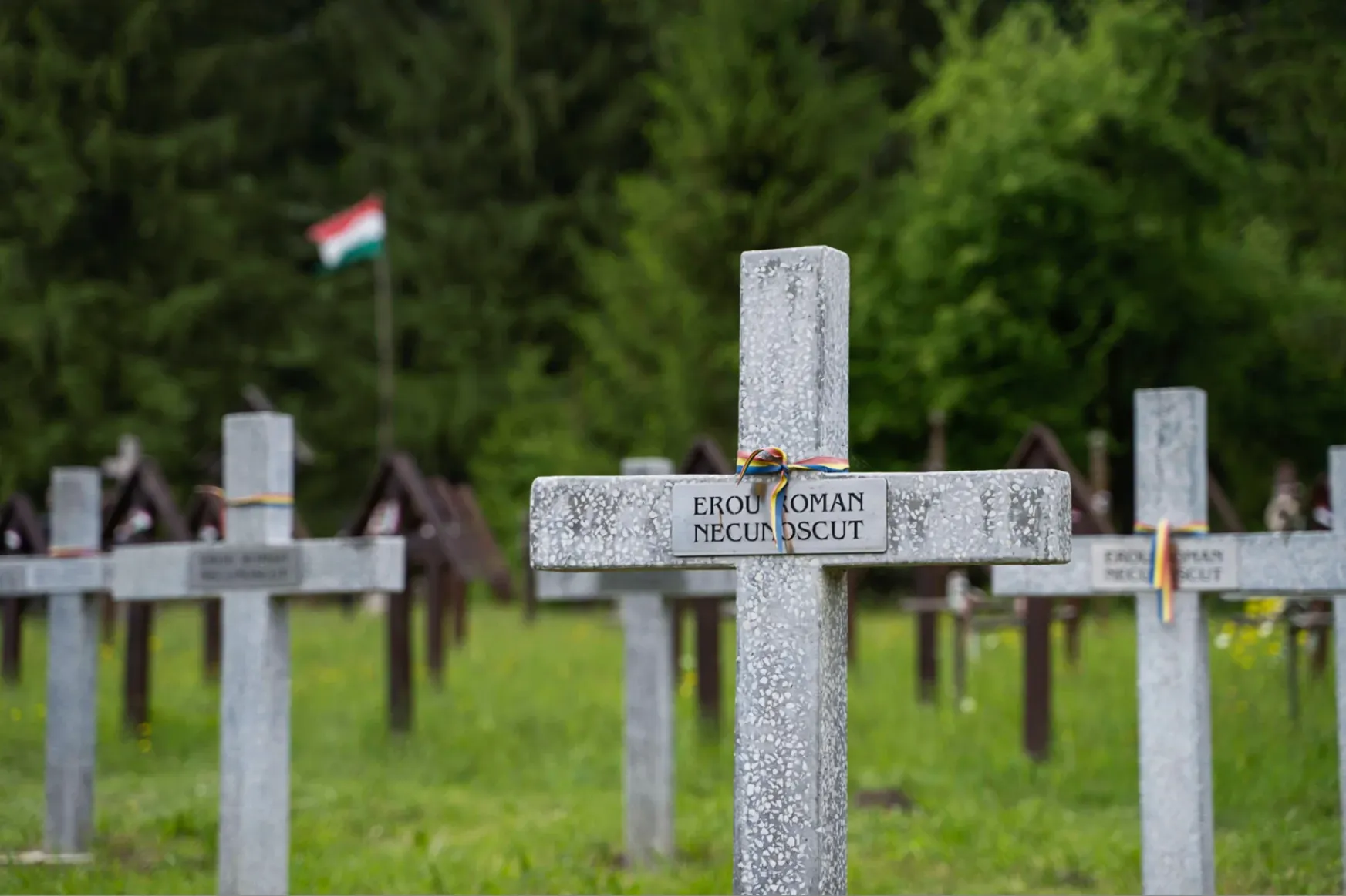 Úzvölgyi temető: a Bákó megyei prefektúra nem avatkozna a betonkeresztek lebontásába
