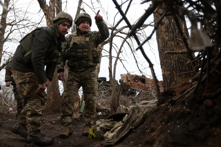 Ukrán katonák állnak be a posztjukra az orosz csapatokkal szemben a Donyeck megyei Vuhledar környékén 2023. február 27-én – Fotó: Anatolii Stepanov / AFP