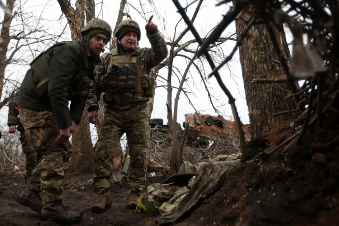 Ukrán katonák állnak be a posztjukra az orosz csapatokkal szemben a Donyeck megyei Vuhledar környékén 2023. február 27-én – Fotó: Anatolii Stepanov / AFP