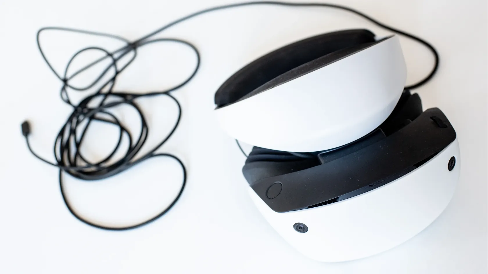 Szétizzaszt, kicsinál, de imádom: a robotdínós sziklamászás megmutatja az új PlayStation VR 2 erejét