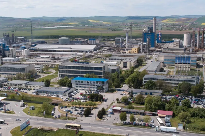 Ciucă segítséget ígért az Azomureșnek a műtrágyagyártás újraindításához