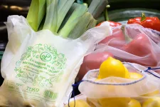 A Tesco megszünteti a műanyag zacskók használatát a zöldség-gyümölcs osztályon