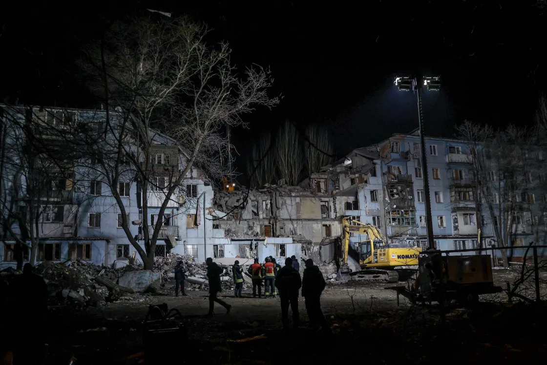 Féléves gyerek holttestét is keresik a romok között az orosz rakétatámadás után