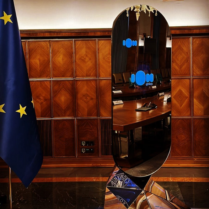 Ion, a robot képviseli a közvéleményt a román miniszterelnök kabinetjében