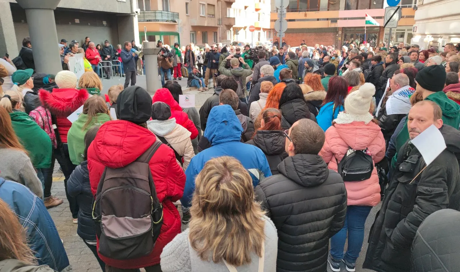 Postai dolgozók tüntettek a gazdasági minisztérium előtt