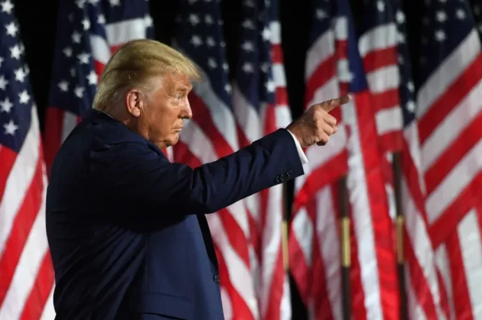 Jótékonysági dalt adott ki Donald Trump, a Capitolium ostromlói énekelnek vele
