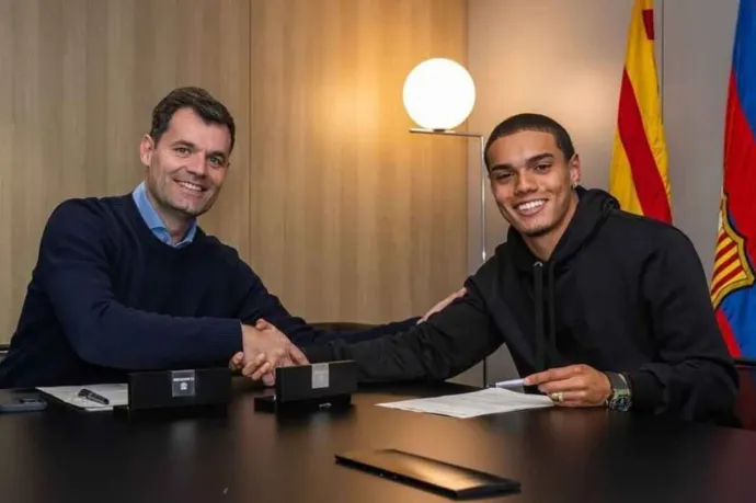 Leigazolta Ronaldinho fiát a Barcelona