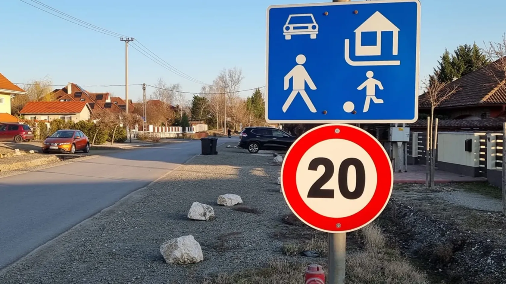 Szigligeten ácsoltak egy 20-as táblát a lakó-pihenő övezetben száguldozók ellen