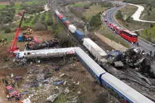 Bocsánatot kért az áldozatok családtagjaitól a görög kormányfő a vonatkatasztrófa után