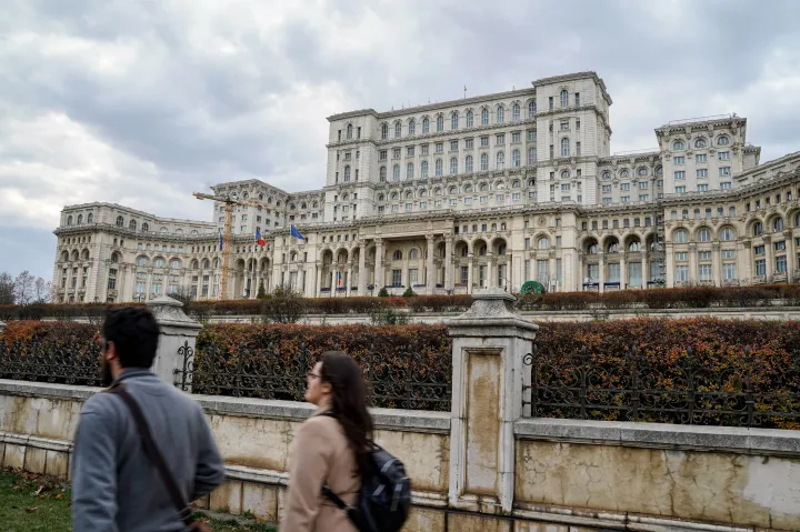 Közel 1 millió eurót költene 22 limuzinra a szenátus