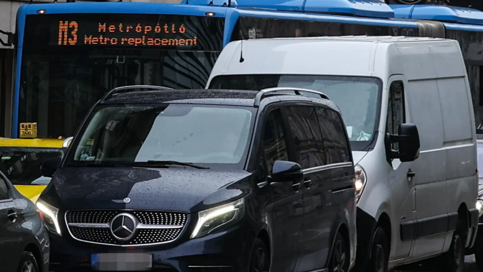 Ne adják vissza az autósoknak a felszabadult buszsávokat – erre kérik civilek a főpolgármestert