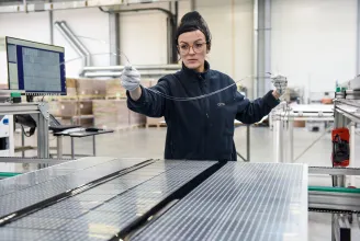 Hatalmas, egymilliárd eurós beruházással épít napelemgyárat egy német vállalat Romániában