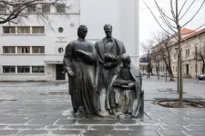 A román akadémia is megszólalt, de Boc is a Farkas utcai szoborcsoport eredeti formában való visszaállítását kéri