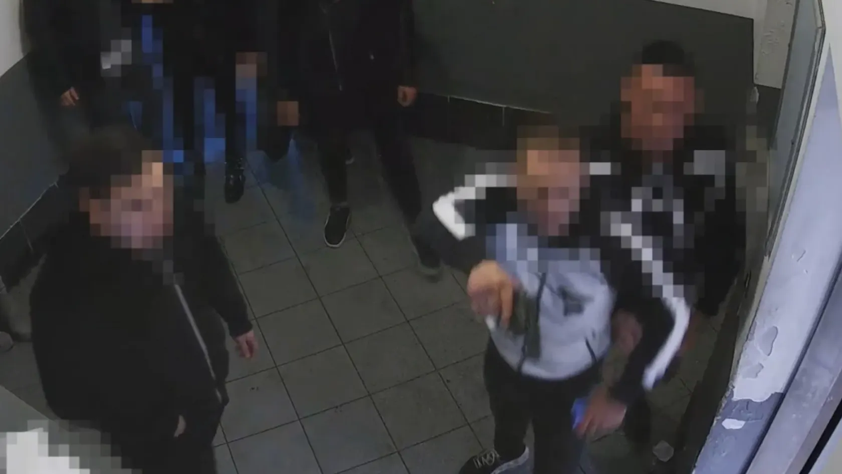 Vádat emeltek a VII. kerületi szórakozóhelyen verekedő vagyonőrök ellen,