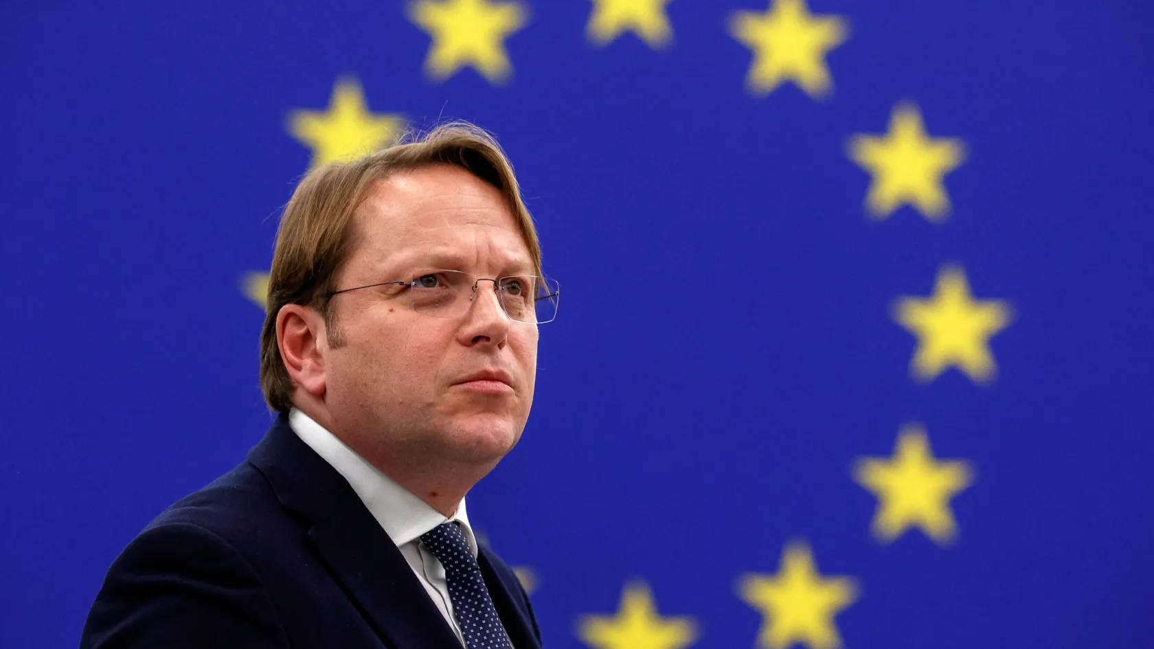 Választ vár az EP elnöke Várhelyi Olivértől a hülyézős megjegyzése miatt