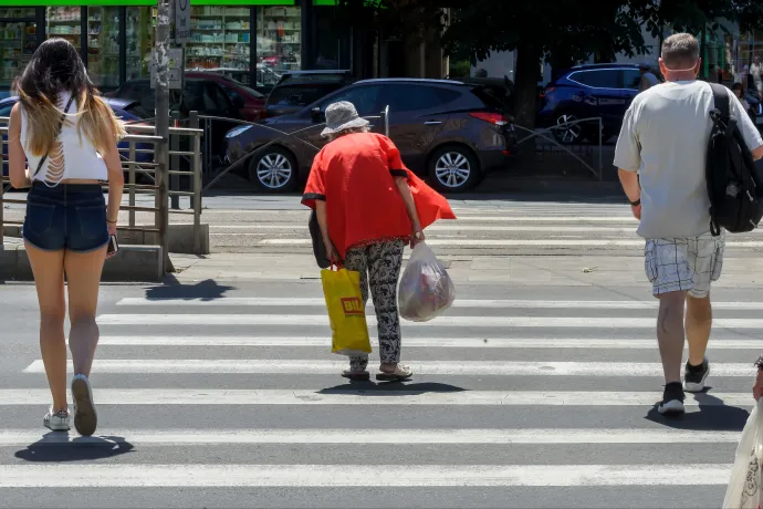 Romániában a nők átlagéletkora 3,5 évvel magasabb a férfiakénál, és inkább városon élnek, mint falun